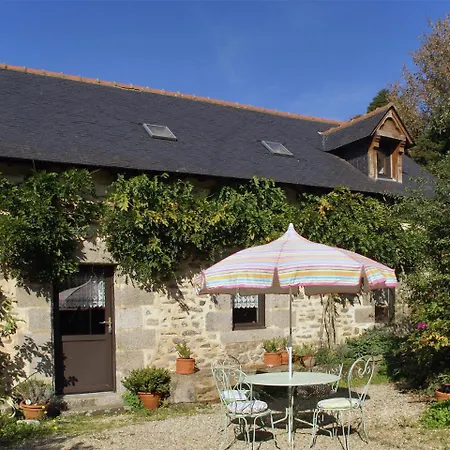 Holiday home Cosy With Terrace Near Quimperl Coatviller